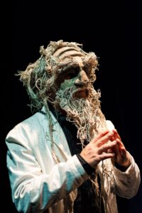 Dieu Cronos dans le spectacle du Mytho de Thésée